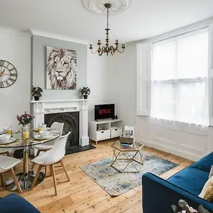 Spacious 4 Bed House In Croydon With Parking For X2 Cars! - Photo Id Required South Norwood