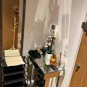 1 Bed Flat In Apartment