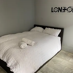 Luxurious En-suite Soft Water Air Conditioning Tv Ripple London