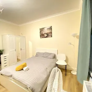Apartment Private Studio In Central Moments From Oxford St London