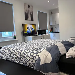 Romford Cosy Flat