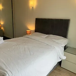 Apartment Luxury Modern 1 Bedroom With Balcony *