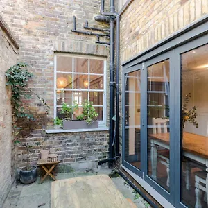 Bright De Beauvoir Pied A Terre