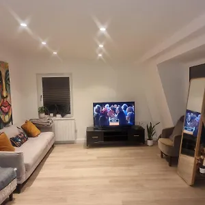 - Luxury One Bedroom With Two Baths And Wc