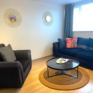 Impeccable Spacious 6-bed House In Romford