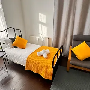 Apartment Acacia Flat 189 In Wembley *