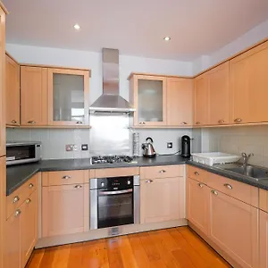Apartment Stylish 2 Bed Flat In Canal Side Gated Development