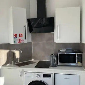 Annex B, A Flat In London * Carshalton