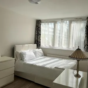 Апартаменты Modern 3 Bedroom 3 Bathroom With Private Garden - Maida Vale