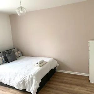 A Cosy Chic Flat In Clapton Apartment *