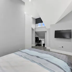 Your Cosy Modern 2 Double Bedroom Flat Fully Furnished - 5 Mins Walk To Stn Flat 4