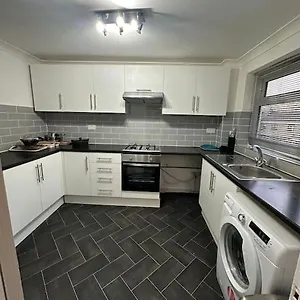 Apartment Cosy Spacious 2 Bed Flat High Street Hornchurch