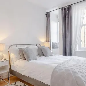 Glenmore Apartment London