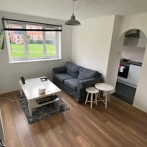 Modern 1 Bedroom Ground Floor Flat London