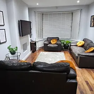 Cozy & Elegant 4 Bedroom Near Wembley The Hyde