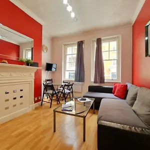 Cozy Flat, 5 Minute Walk To Oxford Circus * Londra