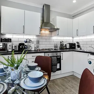 Southwark Serenity: Cozy Flat With Balcony London