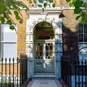 Apartment 5 Doughty Street London