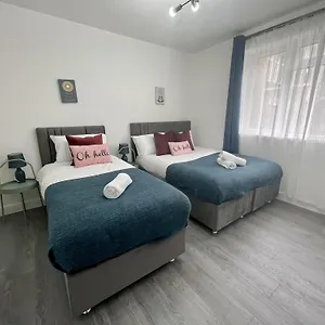 Deluxe - Next To Kings Cross - Eurostar & Euston Station Apartment London
