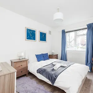 3 Bedroom Flat Near Old Street Apartment
