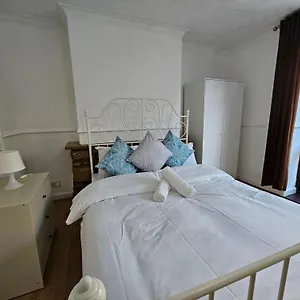 E1 Guest house *