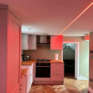 Super Deluxe Apartment *