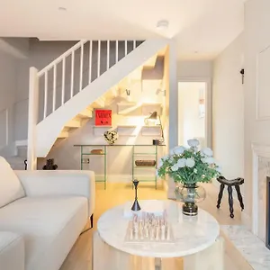 Дом отдыха Spring Cosy 2-bed With Free Parking Лондон