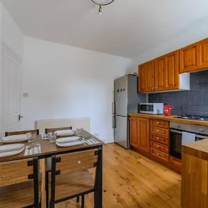 Holiday home Pass The Keys Modern Simplicity 10mins From Westfield, Stratford London