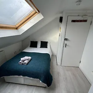 Cozy Urban Terraced Studio Apartment *