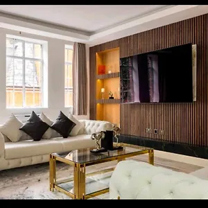 Luxury 4 Bed Knights Bridge