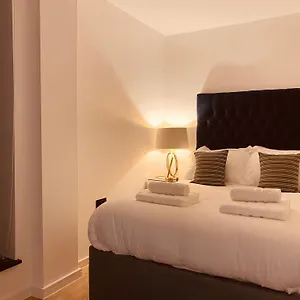 Spacious 3 Bed With Terrace Apartment