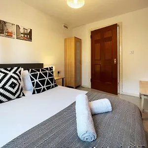 Rebecca Place At Whitechapel - 2 Double Beds, 1 Sofa Bed, Max 5 People London