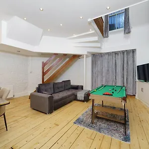 Modern 4-bedroom In Fulham,