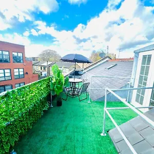 Captivating 2-bed In Clapham London