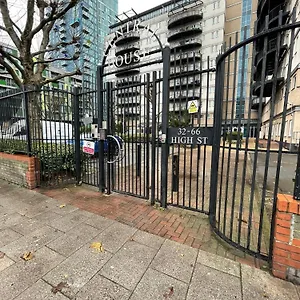 Cozy In Stratford Next To Abba Apartment London