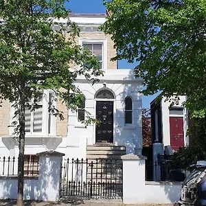 Charming Victorian With Aircon In Appartamento *