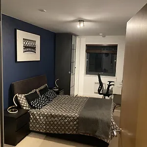 Charming 2-bed In Bow Apartment London