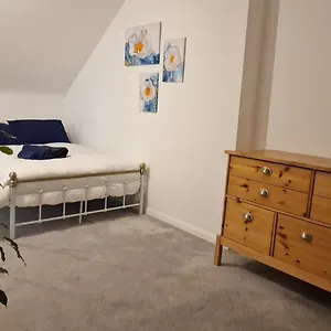 Mitcham Lane Place Apartment *