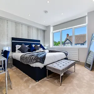 Stylish 2 Bedroom - Wembley Park * London