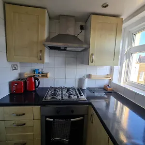 Smart & Bright Apartment London