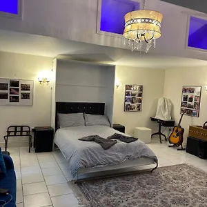 Amazing Gantshill Annexe & Free Parking Апартаменты Редбридж