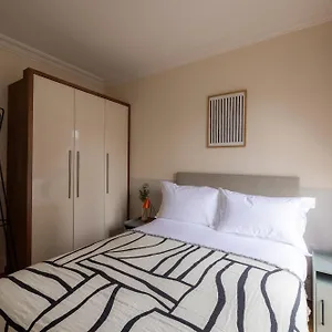 Apartment The Courtfield - Serviced London