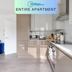 Town Center 2 Bed Serviced 08 With Parking, By 360stays Surbiton