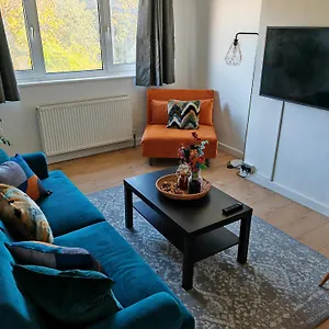 Apartamento Modern - Accommodates 6 - Private Parking - 15min To Bridge, Eye And Charing Cross Londres