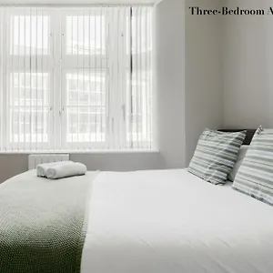 Superb Opposite Edgware Road Station Apartment London