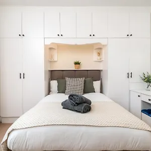 Apartment Homely And Stylish With A Garden In East Finchley *