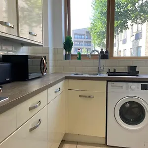 Contemporary Haven: 4-bed House In