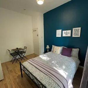 Contemporary Private Near Central Londres