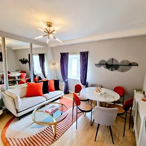 Brilliant 3 Bedroom Hyde Park Apartment Plus A Sofa-Bed, Building With Elevator, 1 Flight Of Stairs Only To Climb * Londýn