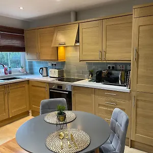 2 Bedroom Chiswick Park Tube Station